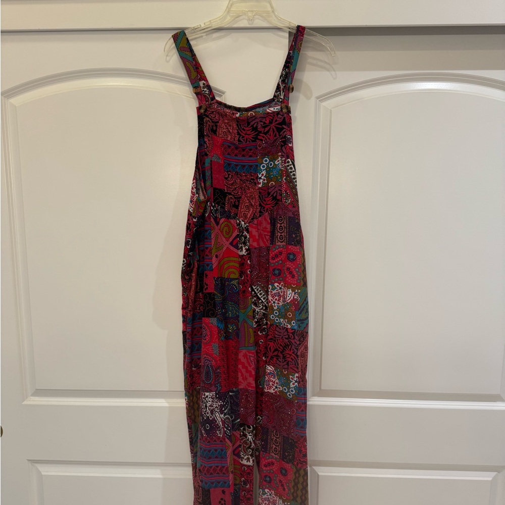 Women’s retro multi color overalls. EUC. Only worn twice. Size 2x. Has pockets.